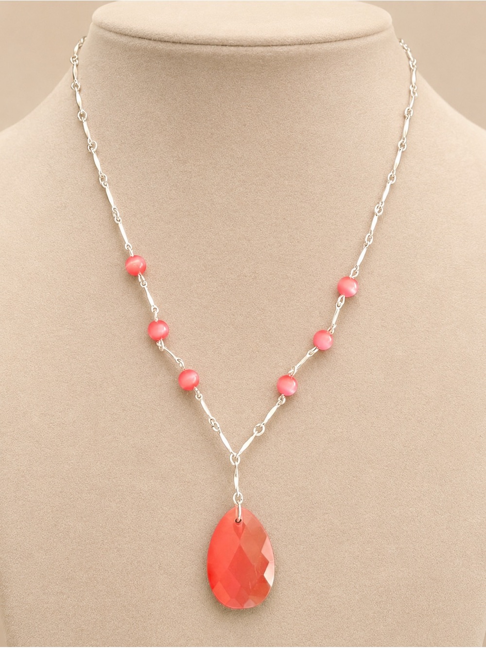 Vintage AVON Coral Pink Cat’s Eye Faceted Drop Necklace NWOT 17" + 2.5" #685